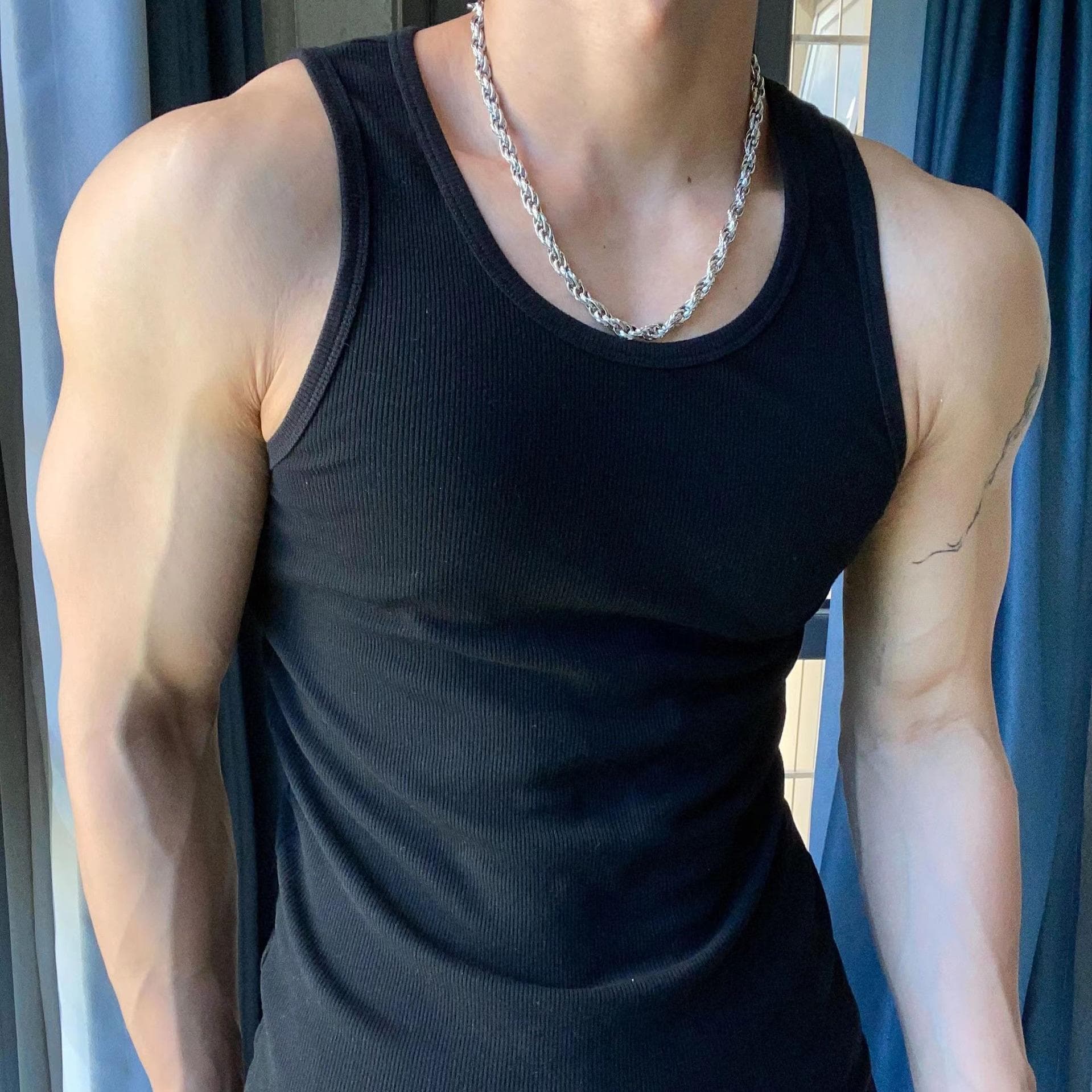 Męski Biały Prążkowany Tank Top na Lato z Ciężkiej Bawełny - Elastyczny, Odprowadzający Pot Strój Fitness cm